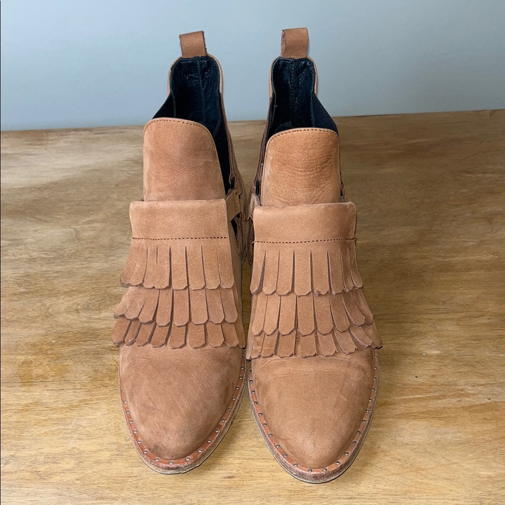 Freda Salvador Women’s Ankle Fringe Chelsea Boots Tan Suede Size 8